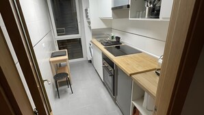 Kaffetrakter/tekoker, kjøleskap, mikrobølgeovn og ovn