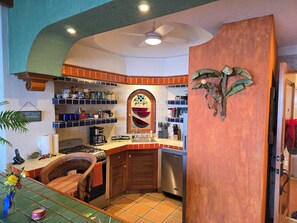 Micro-ondes, four, plaque de cuisson, lave-vaisselle