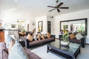 Restaurant - Villa Annecy, Fully Staffed Luxury Villa Central Seminyak (Bali)