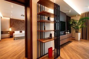 Cribs/infant beds