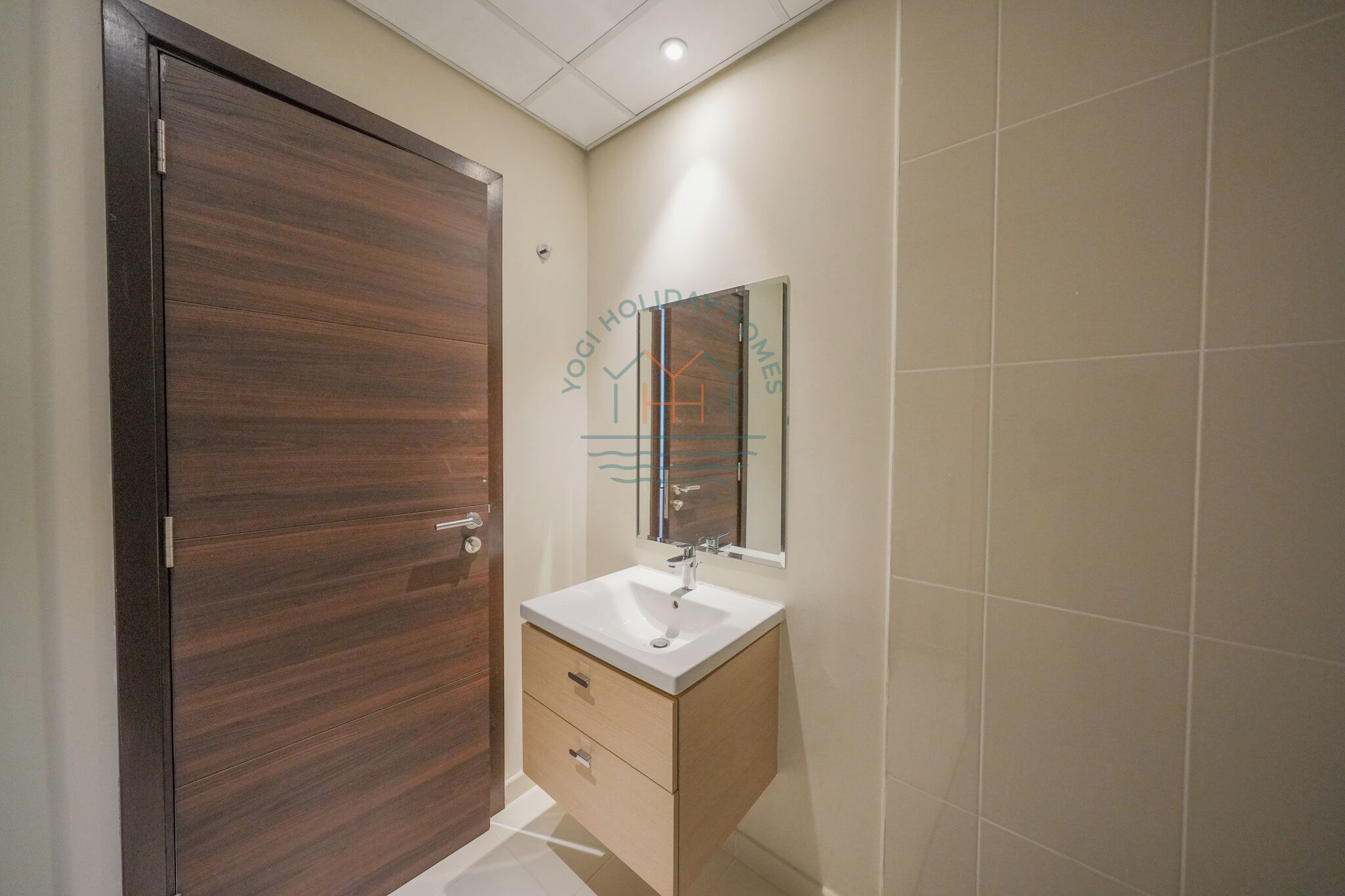 Deluxe Villa, 4 Bedrooms, City View | Bathroom | Slippers, towels