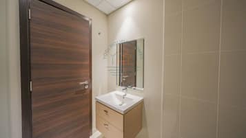 Deluxe Villa, 4 Bedrooms, City View | Bathroom | Slippers, towels