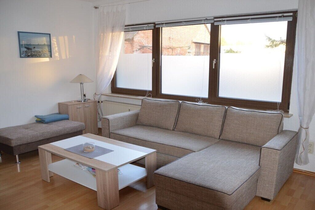 Smart-TV, bordtennis, bøker og stereoanlegg