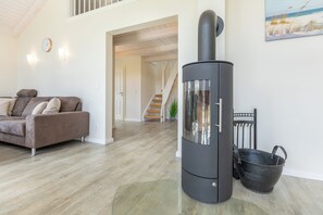 TV, fireplace, DVD player, stereo