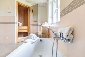 Dusche, Haartrockner, Handtücher