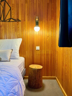 4 bedrooms, iron/ironing board, WiFi