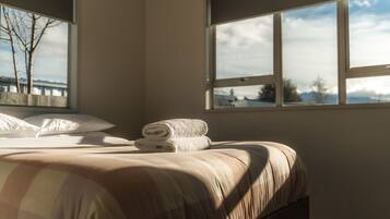 WiFi, bed sheets