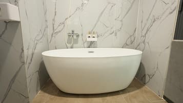 Shower, bidet, towels