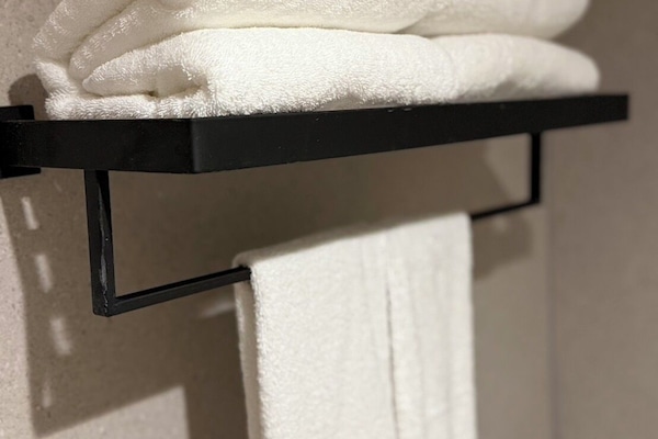 Deluxe Double Room | Bathroom | Shower, free toiletries, hair dryer, towels