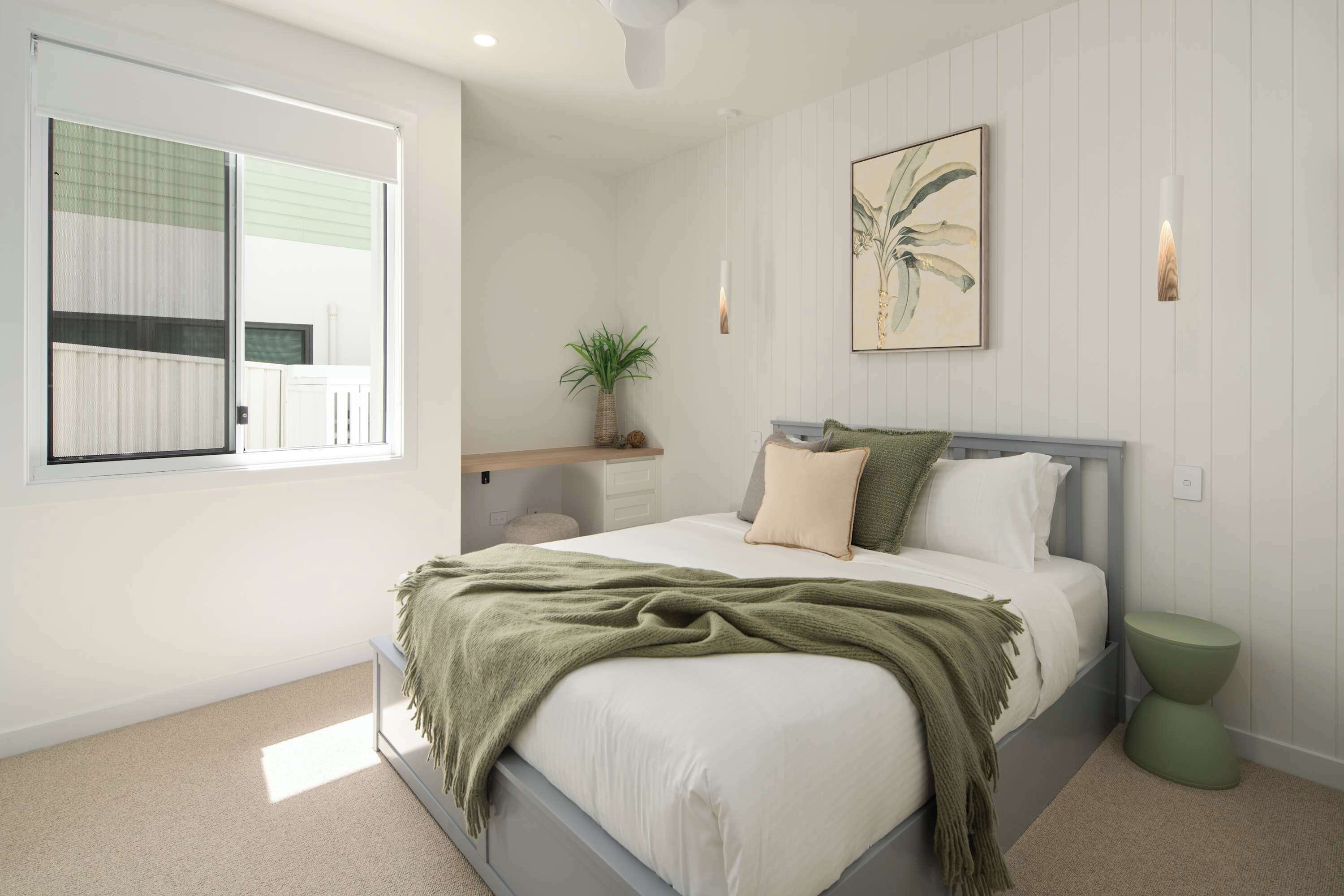 3 slaapkamers, een bureau, een strijkplank/strijkijzer, reisbedje