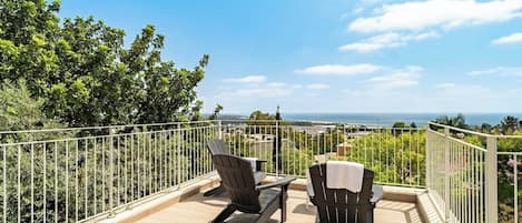 Villa, vista al mar | Balcón