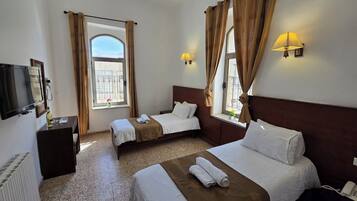 Twin Room (2 Single Beds) | Front of property