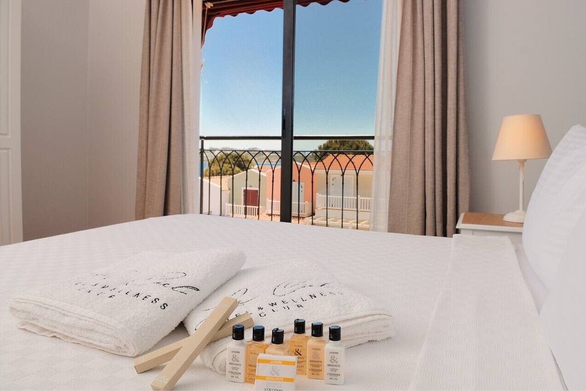 Desk, laptop workspace, free WiFi