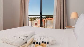 Desk, laptop workspace, free WiFi