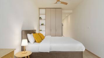 Departamento, 1 cama matrimonial y sofá cama | Cortinas blackout, tabla de planchar con plancha y wifi gratis