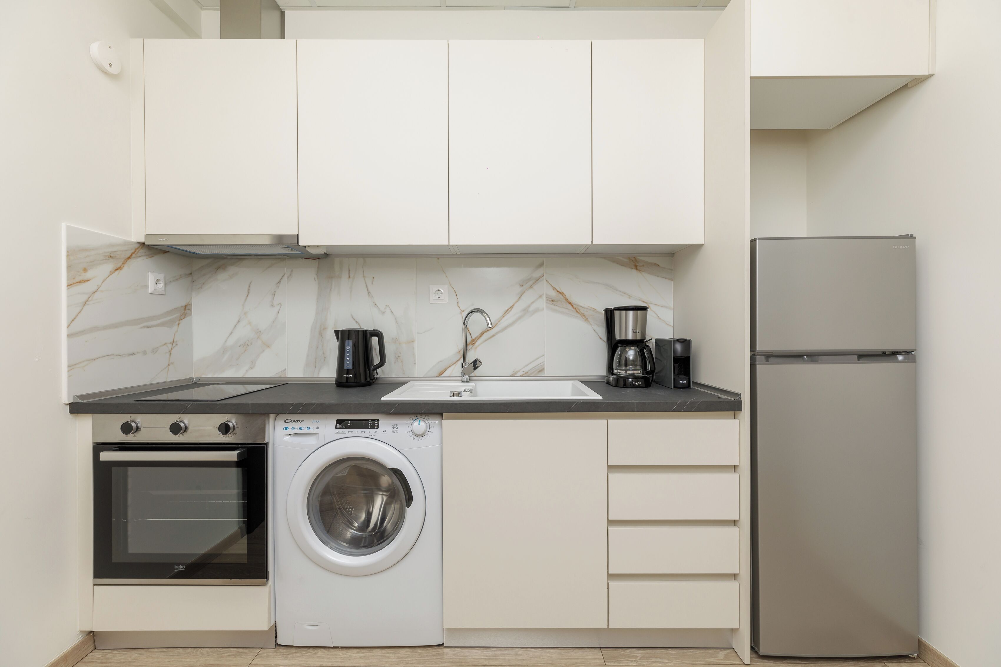 Apartment, 1 Double Bed with Sofa bed | Private kitchen | Coffee/tea maker, electric kettle