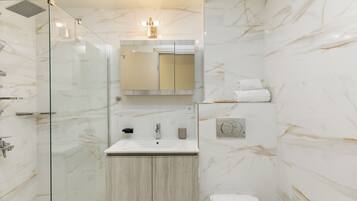 Departamento, 1 cama matrimonial y sofá cama | Baño