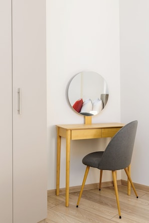 Departamento, 1 cama matrimonial y sofá cama | Cortinas blackout, tabla de planchar con plancha y wifi gratis 