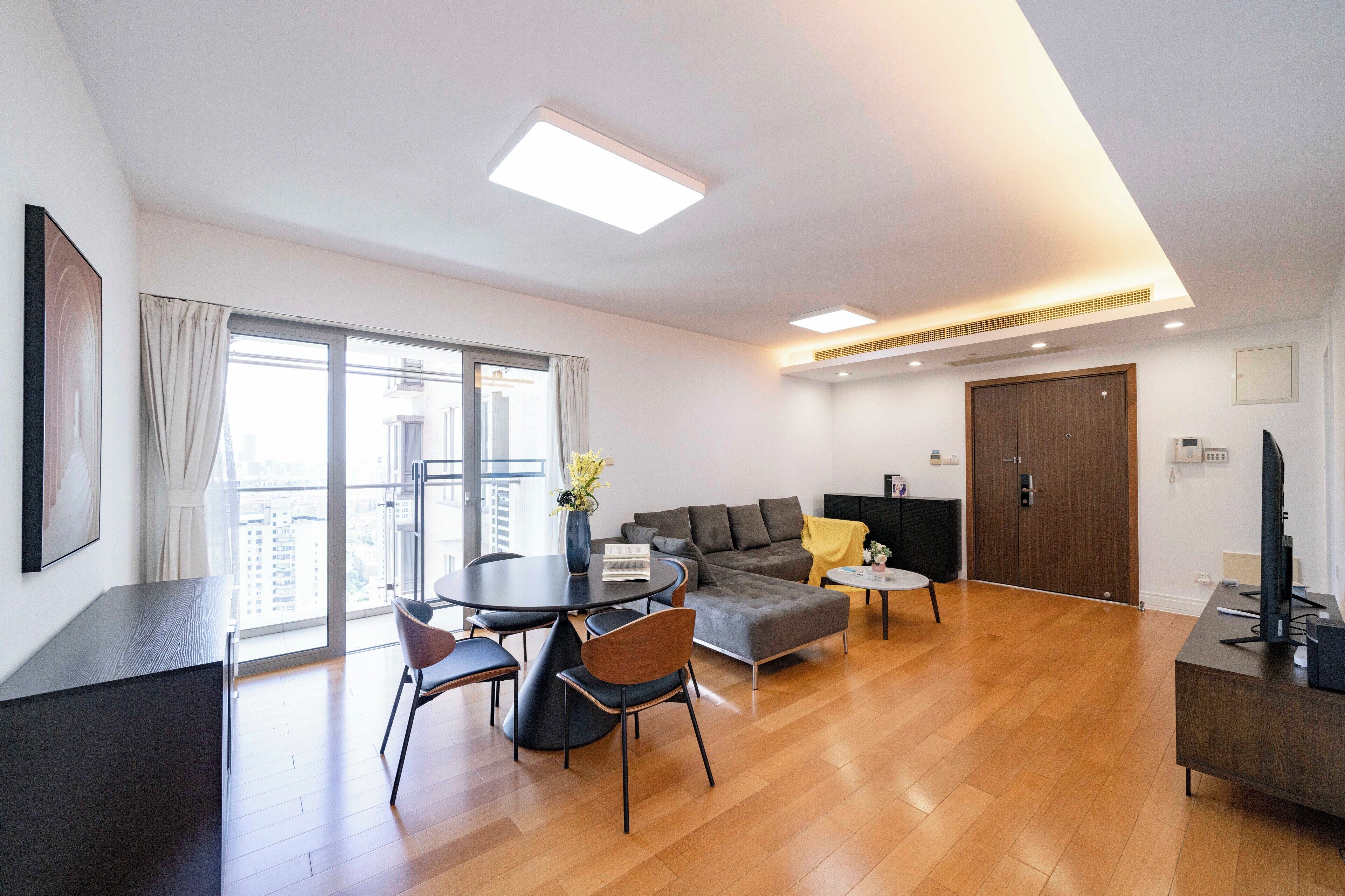 Departamento superior, 3 habitaciones, balcón, vista a la ciudad | Sala de estar | Smart TV 