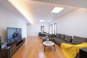 Superior Apartment, 3 Bedrooms, Balcony, City View | Living room | Smart TV - Tyms Family 3BR 2BA Apt Xuhui Center (Shanghai)