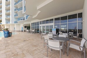 屋外ダイニングエリア