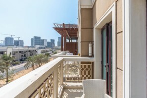 Property grounds - Chic Studio in JVC near Butterfly & Miracle Garden (Dubai)