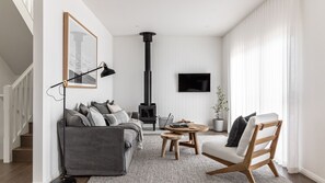 Smart TV, fireplace - Kove @ Caves Beach - Experience the tranquillity of Caves Beach (Caves Beach)