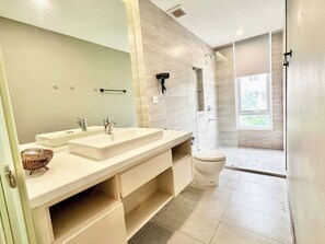 Chambre Double Deluxe, vue ville | Salle de bain