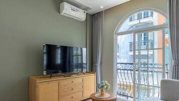 Habitación de lujo doble, vistas a la ciudad | Escritorio y wifi gratis