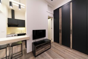 Apartament executiu | Sala d'estar | Televisor LED de 42 polzades amb canals per satèl·lit