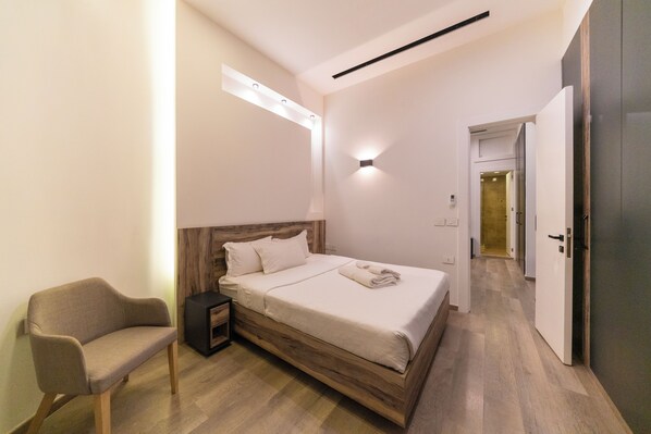 Executive Apartment | In-room safe, blackout drapes, iron/ironing board, free WiFi