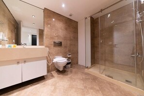 複式房屋, 2 間臥室, 城市景觀 | 浴室 | 淋浴設備、免費盥洗用品、吹風機、毛巾