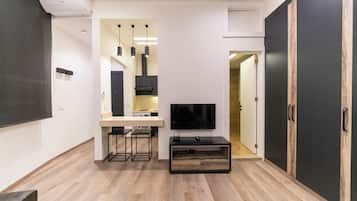 Executive-Apartment | Wohnbereich | 42-Zoll-LED-Fernseher mit Satellitenempfang