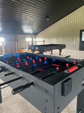 Game room - Charming 2-bedroom Rec Center with basketball court in terrific Albany, MO. (Albany)