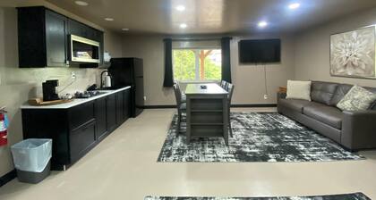 Charming 2-bedroom Rec Center with basketball court in terrific Albany, MO.