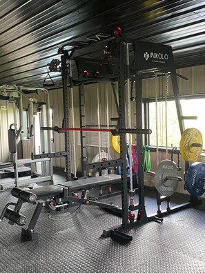 Fitness facility - Charming 2-bedroom Rec Center with basketball court in terrific Albany, MO. (Albany)