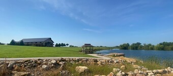 Charming 2-bedroom Rec Center with basketball court in terrific Albany, MO.