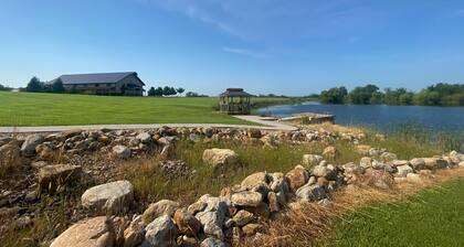 Charming 2-bedroom Rec Center with basketball court in terrific Albany, MO.