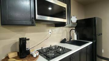 Micro-ondes, four, plaque de cuisson