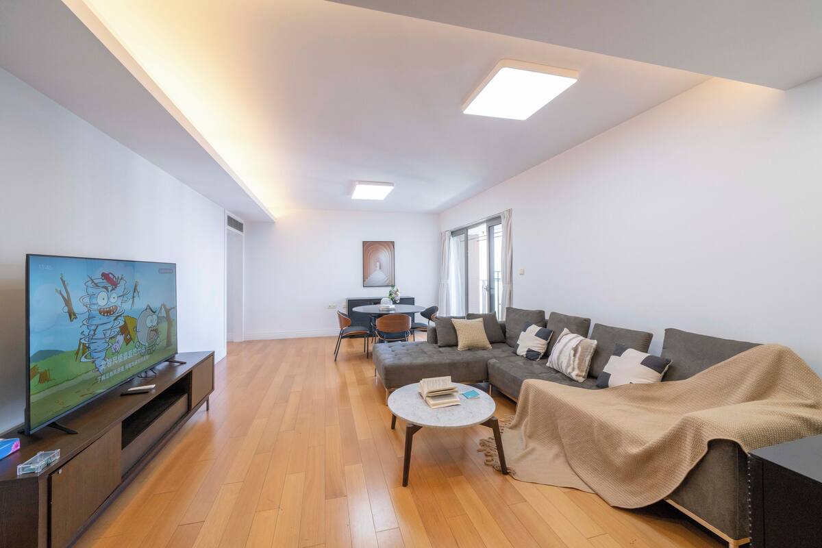 Superior Apartment, 3 Bedrooms, Balcony, City View | Living room