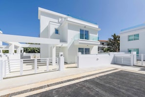 Villa (3 Bedrooms) | Exterior