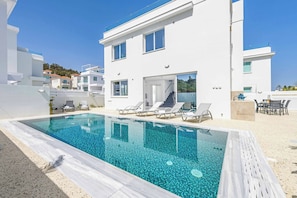 Villa (3 Bedrooms) | Front of property
