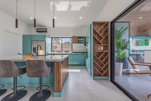 Fridge, microwave, oven, stovetop - Uvita-New luxury-sleeps 6-private pool-huge patio-Great location near grocery and restaurants (Uvita)