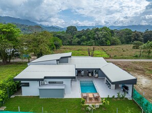 Exterior - Uvita-New luxury-sleeps 6-private pool-huge patio-Great location near grocery and restaurants (Uvita)