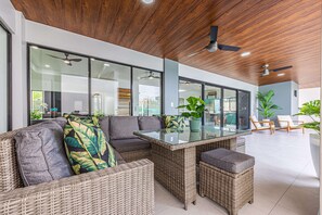 Interior - Uvita-New luxury-sleeps 6-private pool-huge patio-Great location near grocery and restaurants (Uvita)