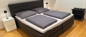 Apartment Cologne Bonn DeLux Burgblick. Near Phantasialand, Brühl, Bonn, Cologne Trade Fair Center