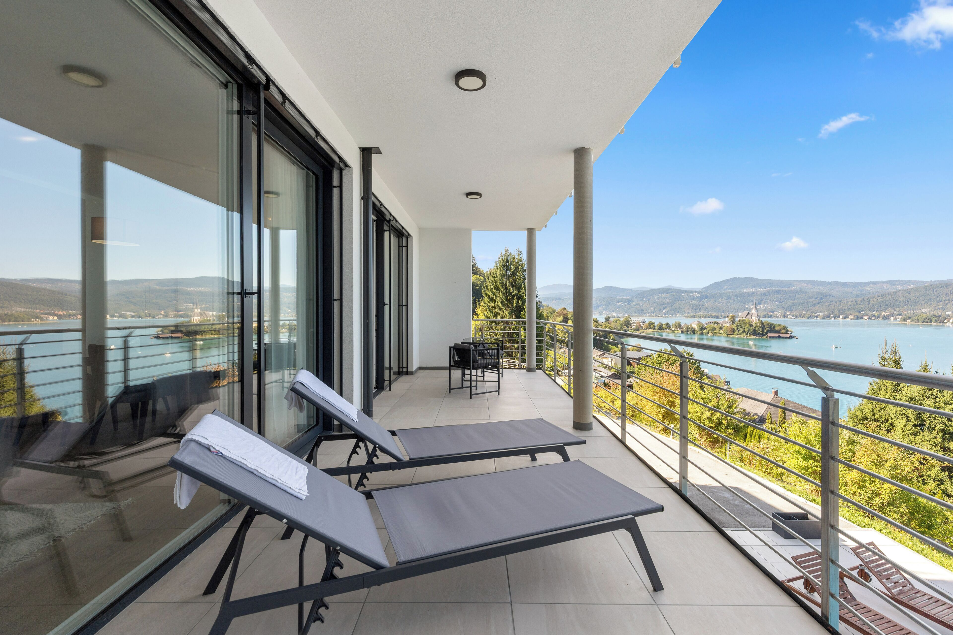 Luxury Apartment, Lake View | Balcony