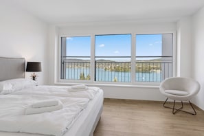 Luxury Apartment, Lake View