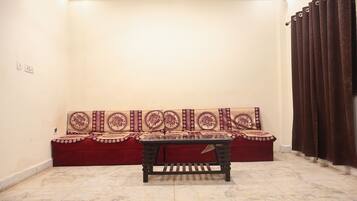 Deluxe Room | Egyptian cotton sheets, premium bedding, memory-foam beds, desk