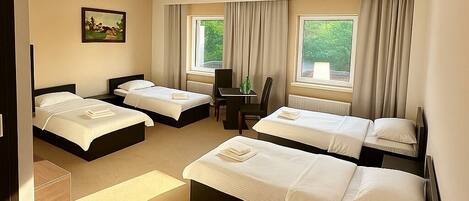 Habitación cuádruple | Wifi gratis y ropa de cama